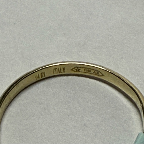 14K Solid Gold Made in Italy Simple Band Ring - Picture 4 of 4